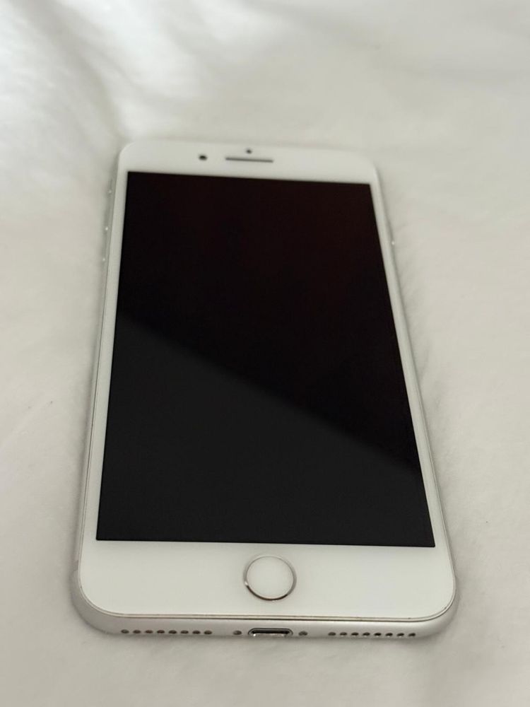 iPhone 8 Plus - 64GB