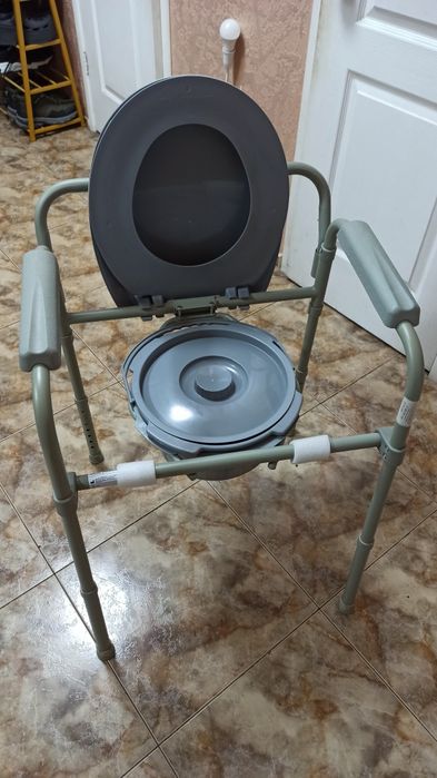 Стул-туалет  с санитарным оборудованием регулируемый