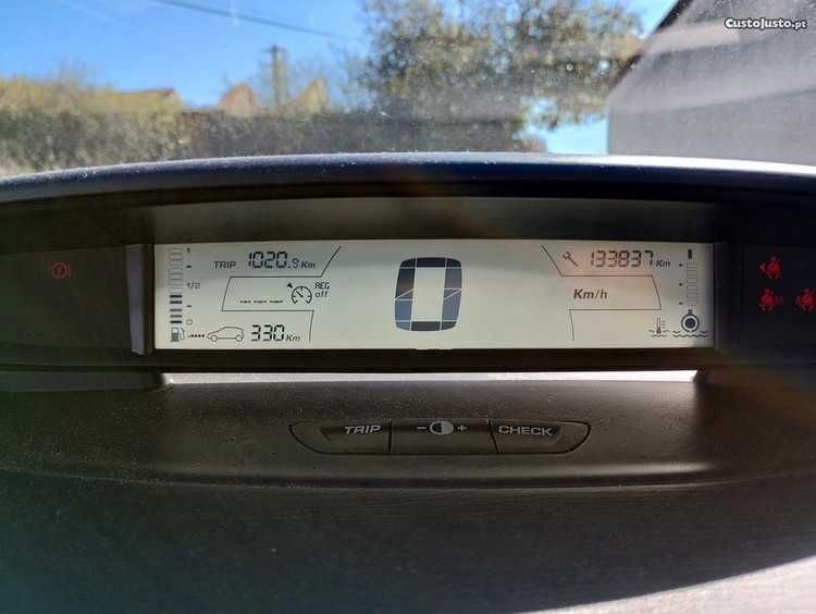 Citroen C4 coupé preto
