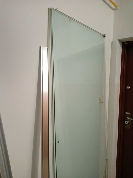 Dwie szyby do kabiny prysznicowej
