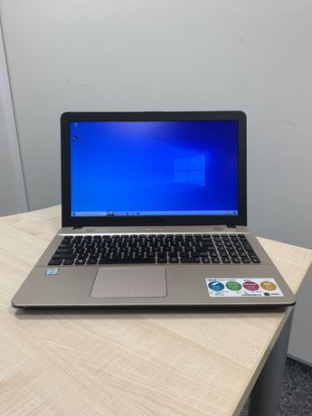 Laptop Asus 15,6” i3-7 gen 4GB 256GB Full HD Win10 + torba