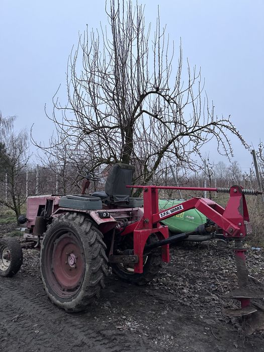 Трактор Т - 25 червоний