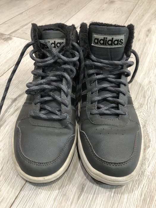 Оригінальні кросовки adidas 41,5 утеплені