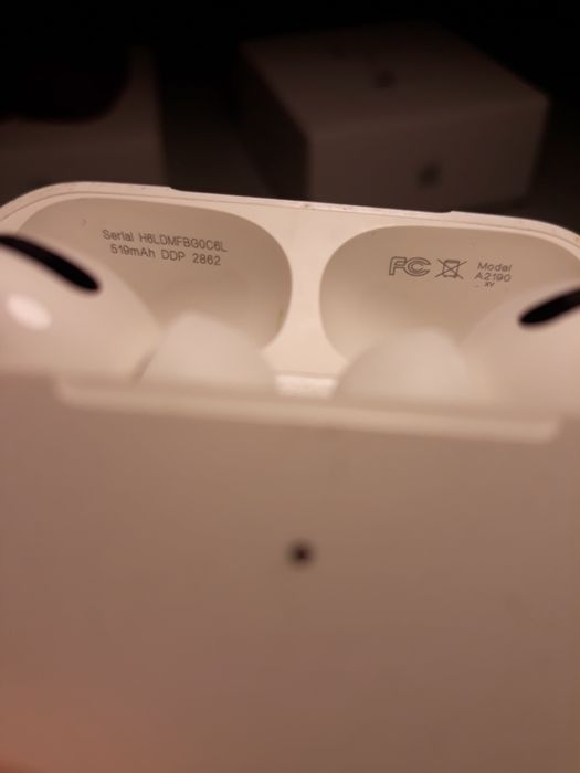 Наушники с чехлом продам