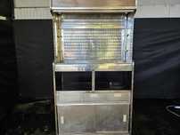Aparador em inox com vitrine de sobremesas
