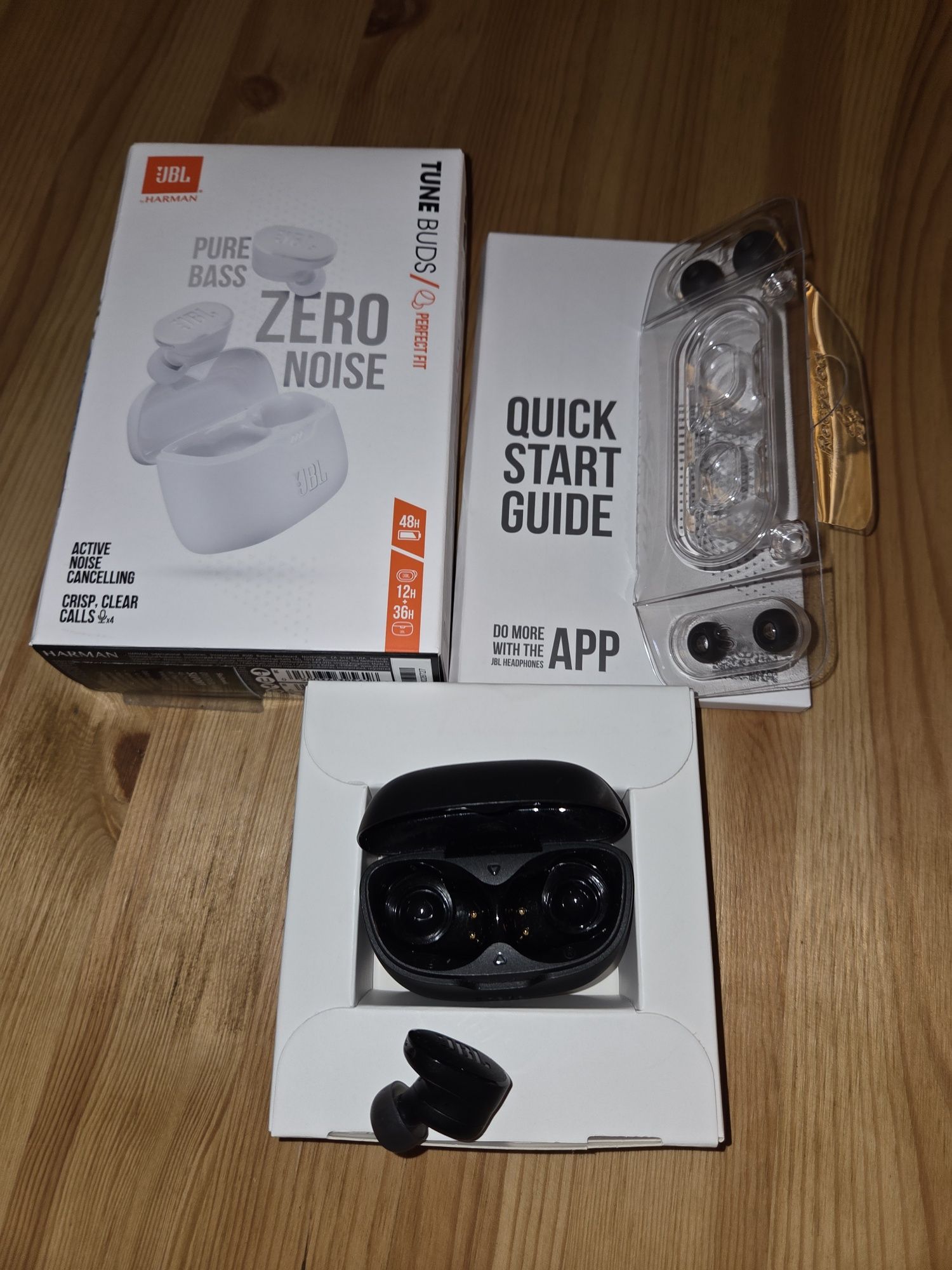 Lewa słuchawka JBL Tune Buds + Etui