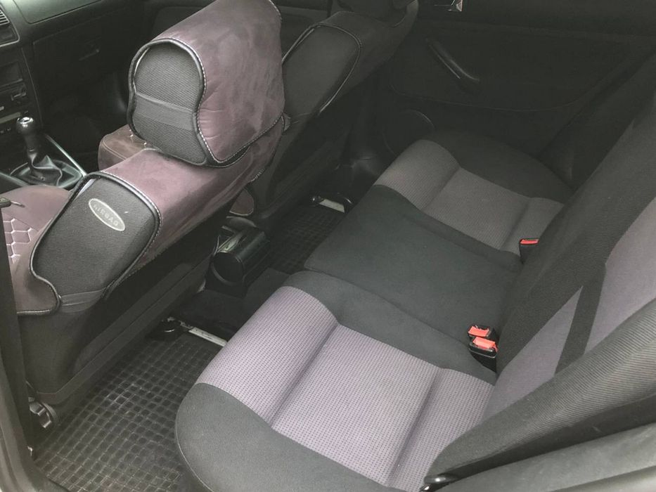 Volkswagen Golf 2000г 1.6 бенз.