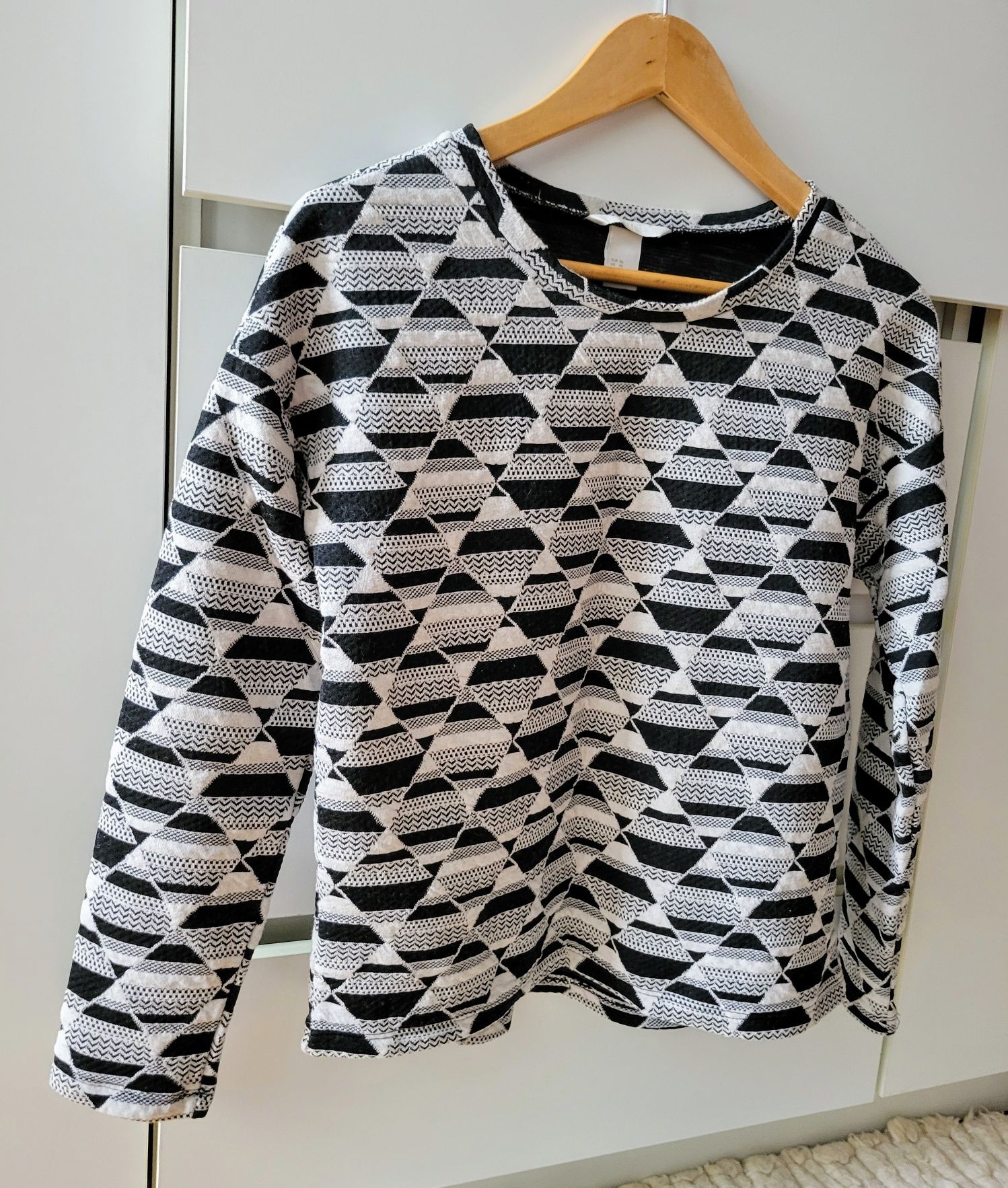 Czarno-biały sweterek – H&M (XS)