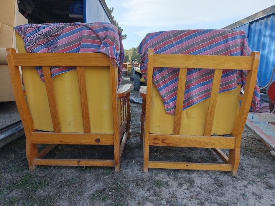 Vários sofás, triplos e  individuais