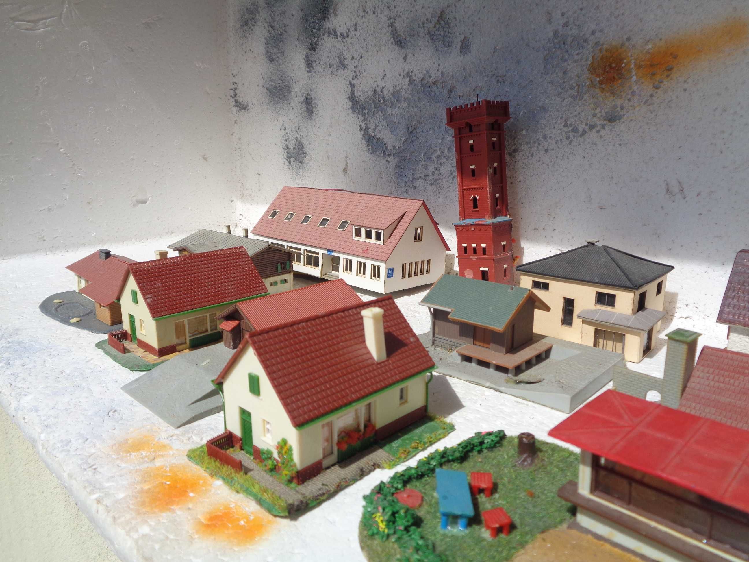 1:160 Lote de 12 construções diversas para pista comboio