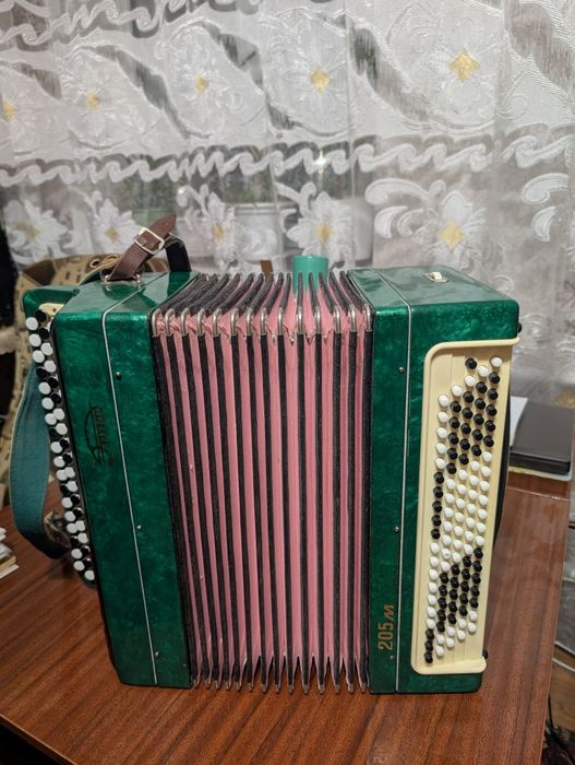 Баян Етюд 205м (в ідеальному стані, фактично новий)