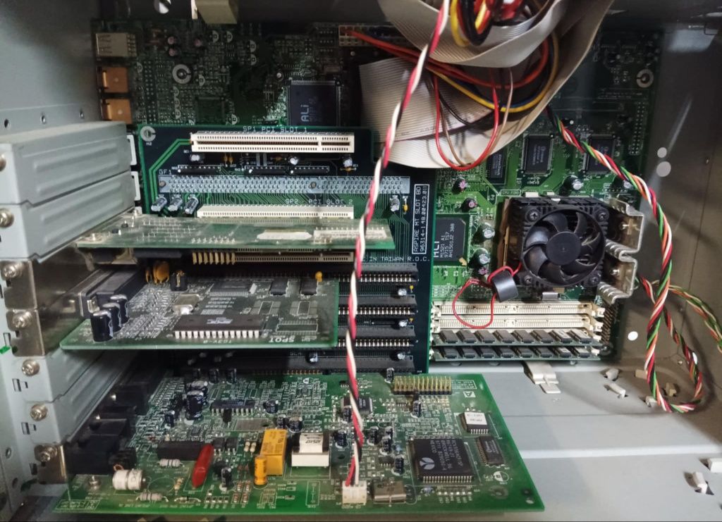 Retro komputer stacjonarny Acer 5166SR Pentium MMX 166 ATI Rage II PCI