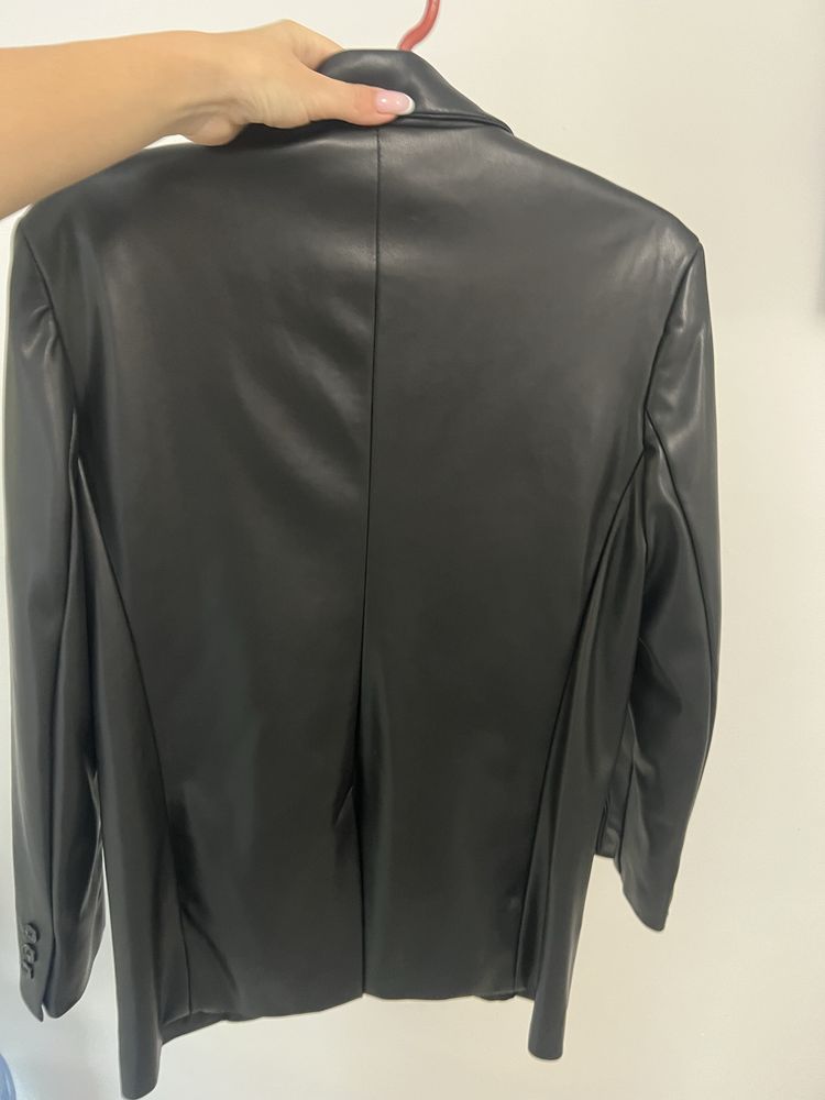 Піджак bershka чорний