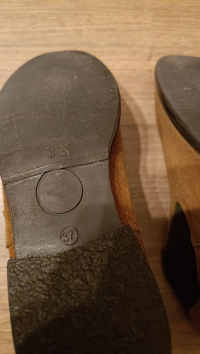 Botins em camurça, castanhos , tamanho 37, senhora