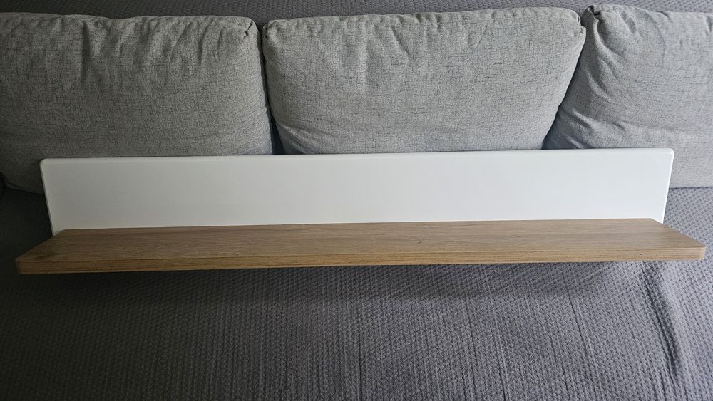 Półka ścienna wisząca