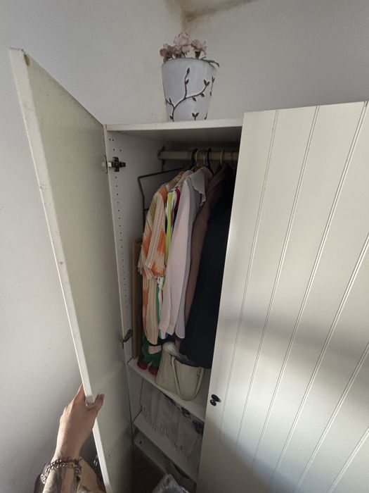 Roupeiro IKEA em bom estado.