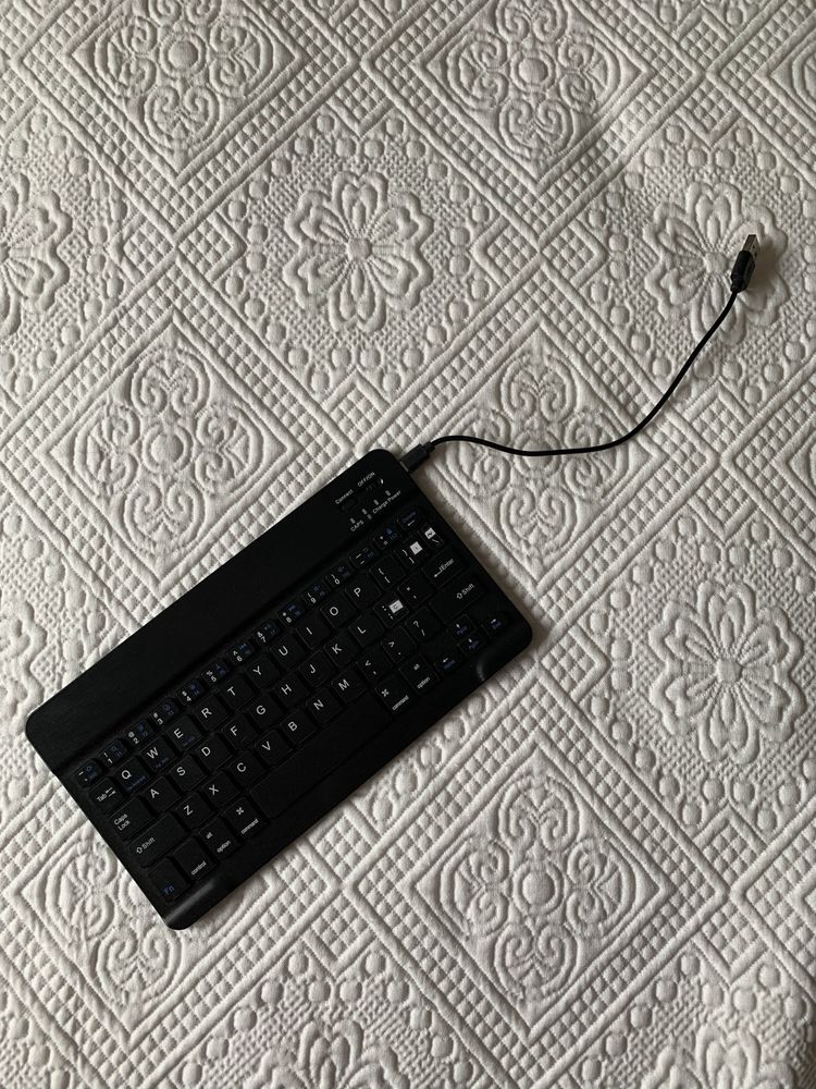 Teclado Bluetooth e USB