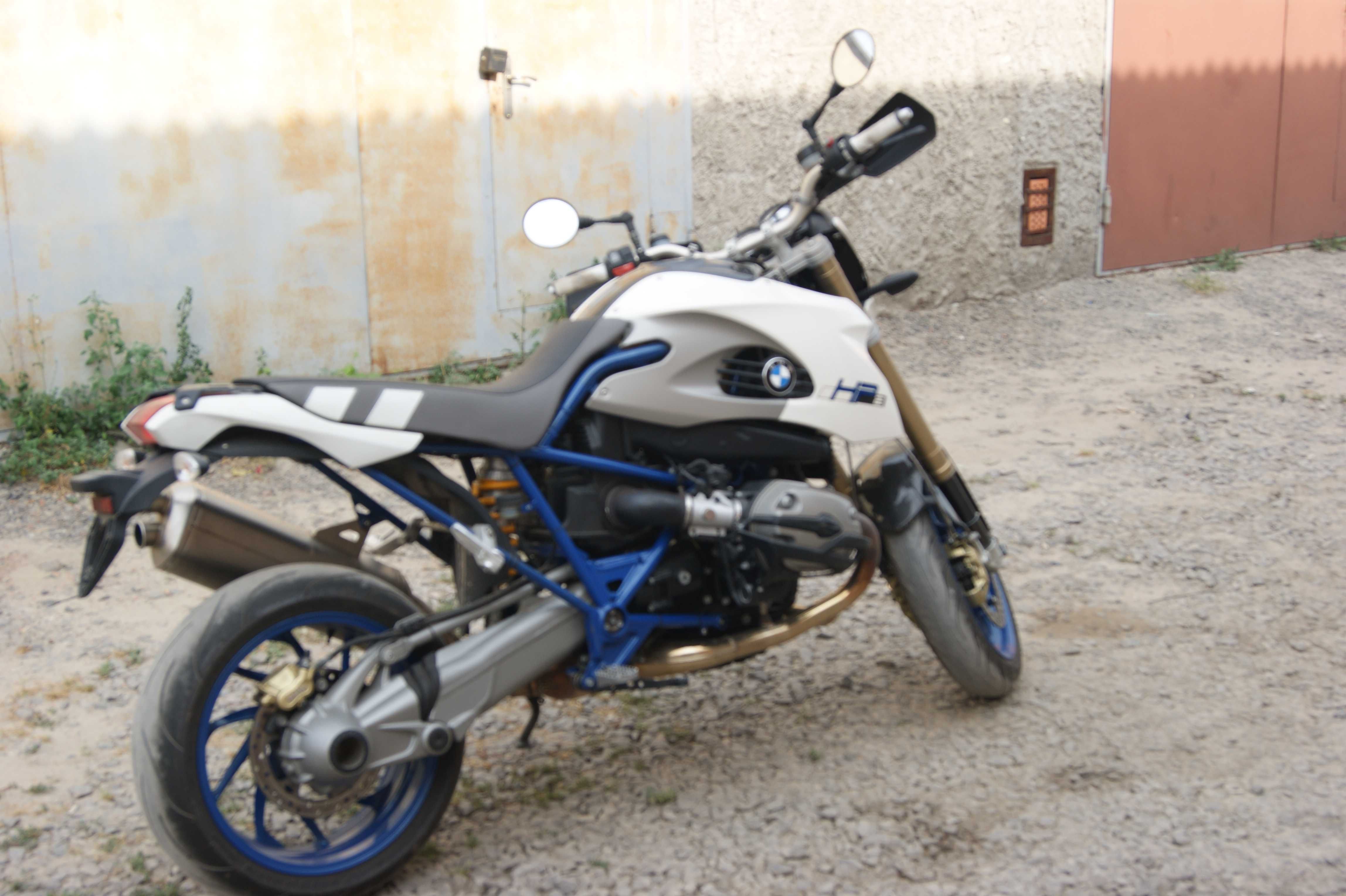 BMW HP2 Megamoto