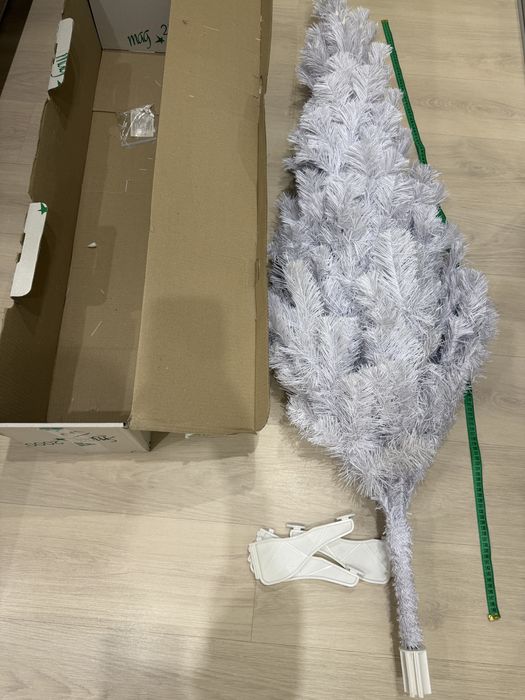 Штучна біла ялинка