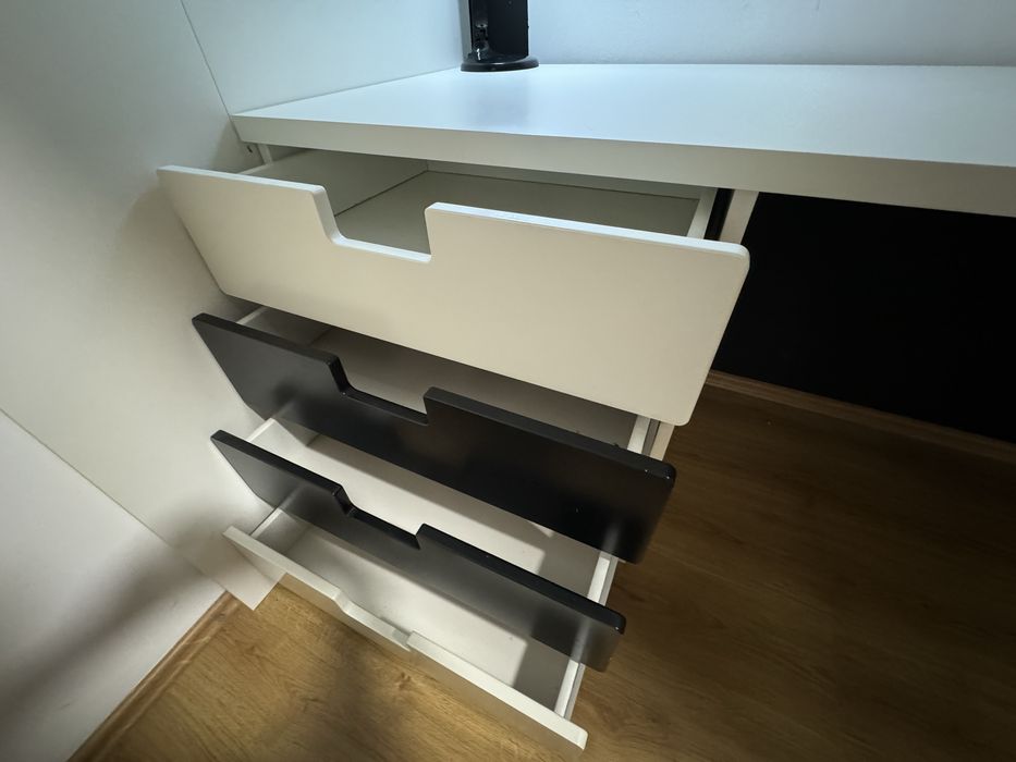 Zestaw łóżko piętrowe z biurkiem, szafką, półkami i szufladami