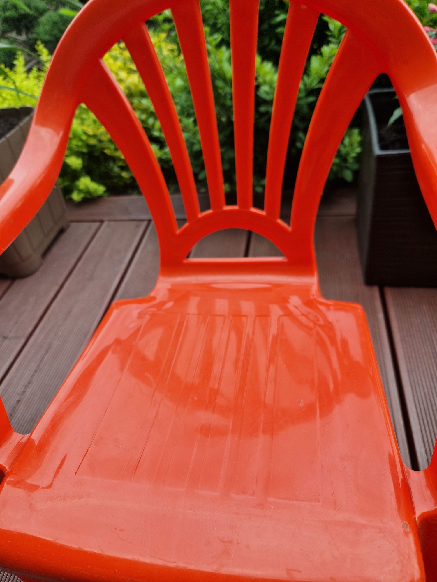 Krzeslo plastikowe ogrodowe czerwone dziecięce