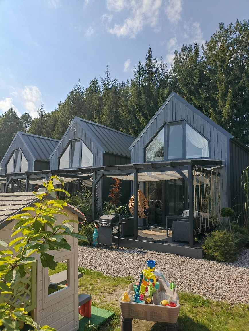 Domek całoroczny domki nad jeziorem pomost basen balia jacuzzi Mazury