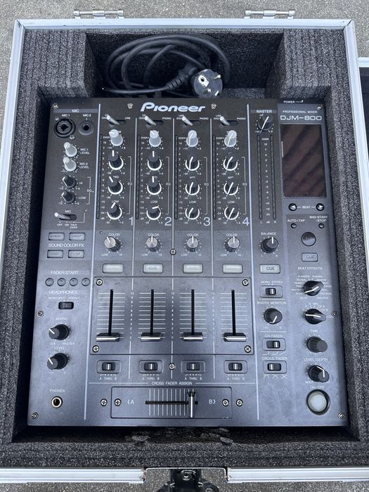 Mesa Pioneer DJM 800 + Case