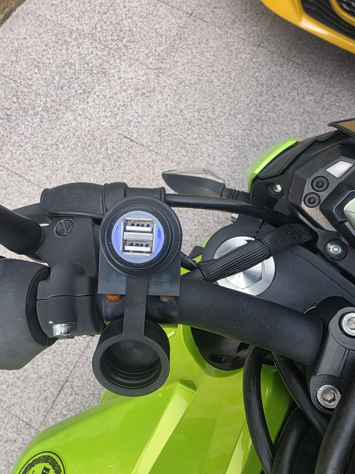 Moto Benelli BN125 Verde