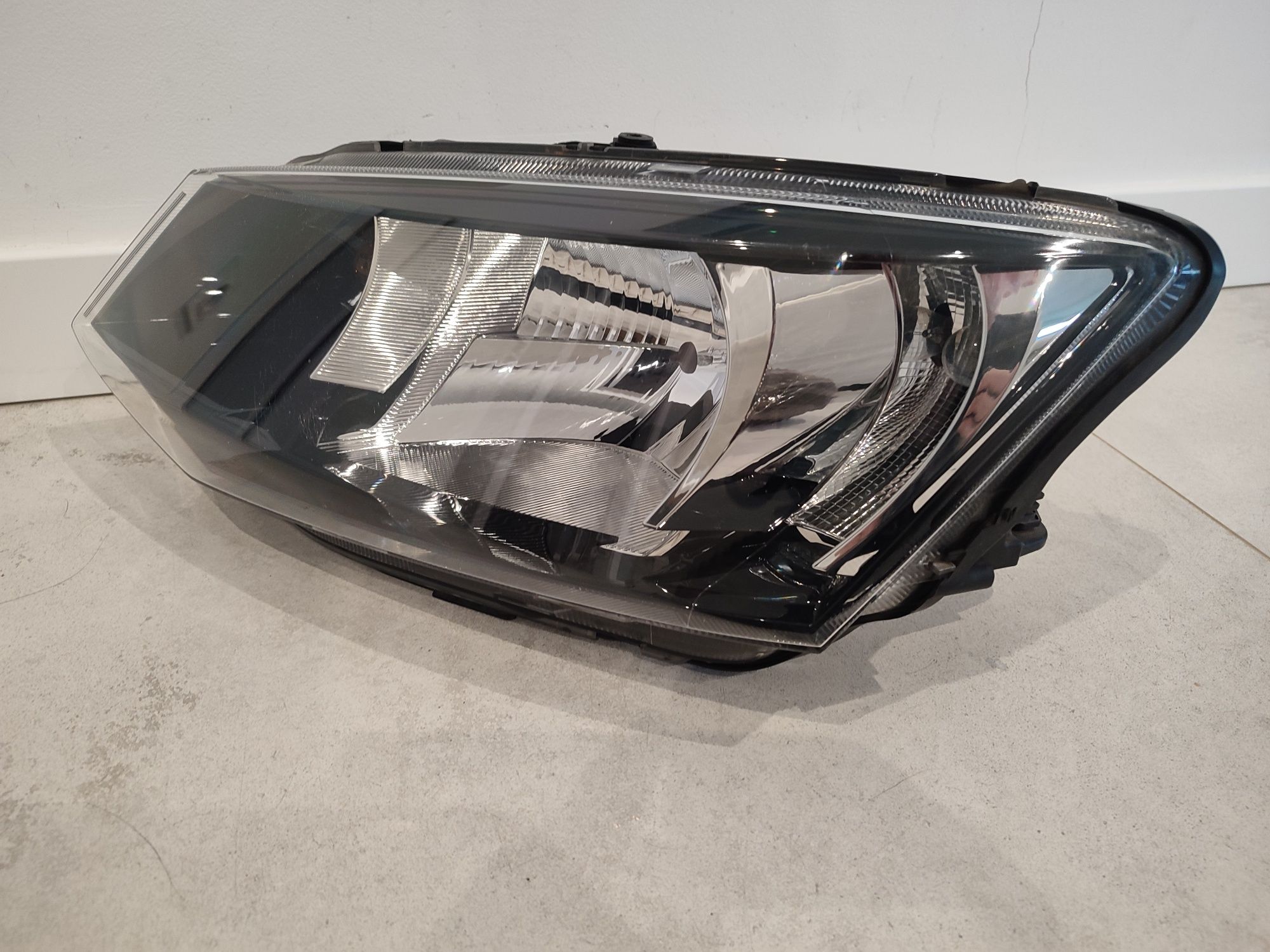 Lampa Reflektor Lewy Przód Skoda Fabia 3 III 16r Oryginał