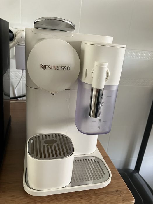 Maquina Nespresso Latissima One - nova custa 289€ !! A funcionar 100%!