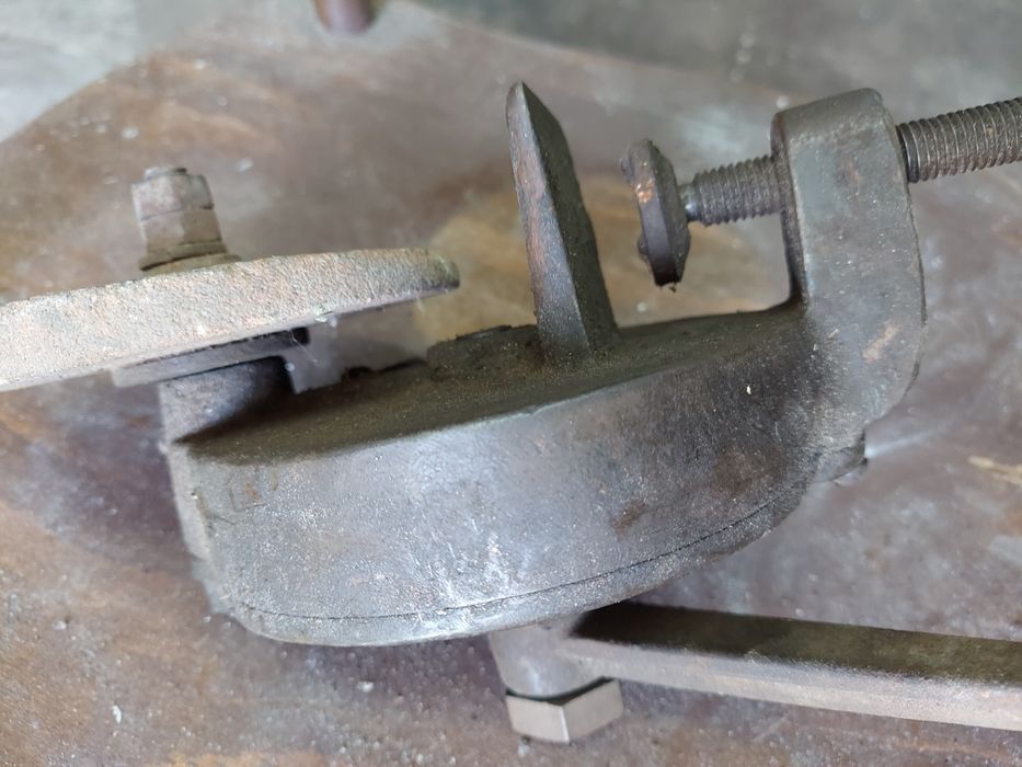 Sprzedam zabytkową olejarkę i ostrzarka ręczną-obniżka ceny