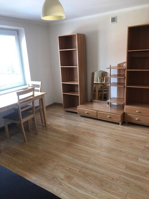 Pokój w mieszkaniu 3- pokojowym, na osiedlu Szydłówek w Kielcach.