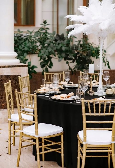 Krzesla Chiavari na sprzedaz złote bankietowe weselne 40 szt