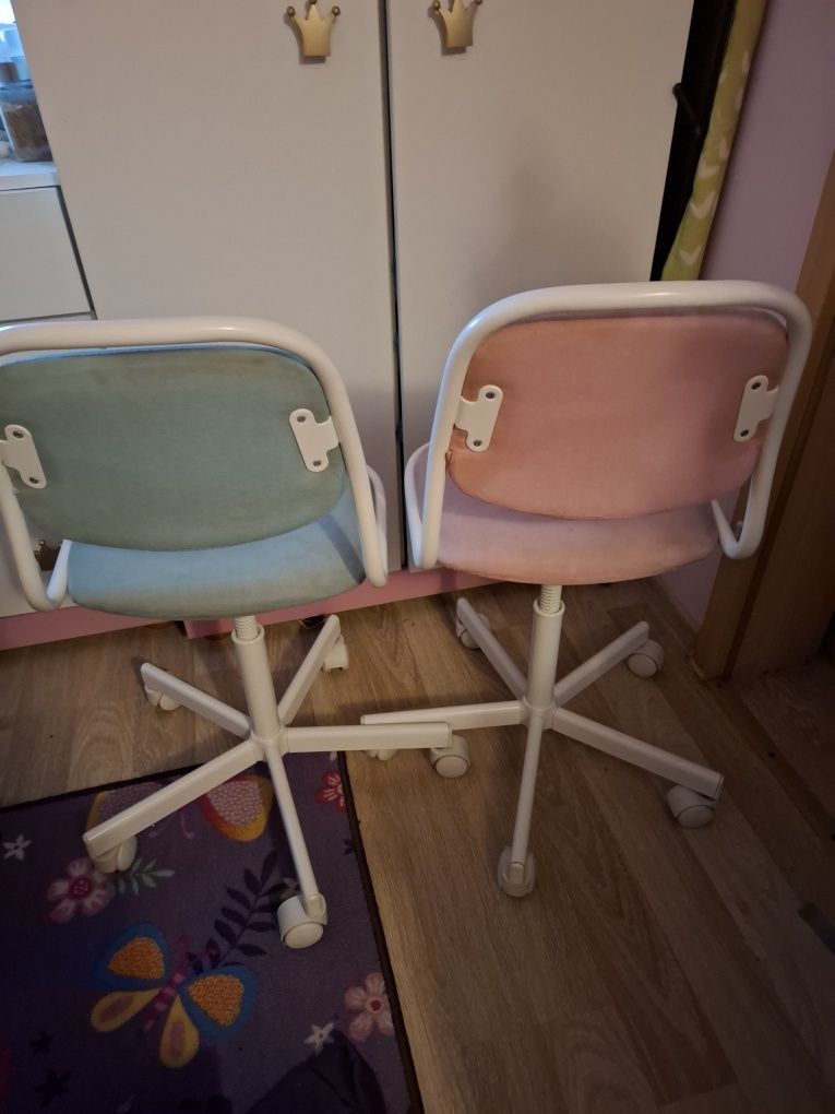 2 krzesla obrotowe fotele  ikea do biurka oraz 2 pokrowce 120zł całość