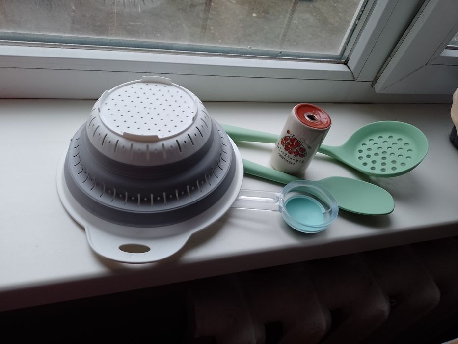 Продаю набір з кухонних предметів посуду