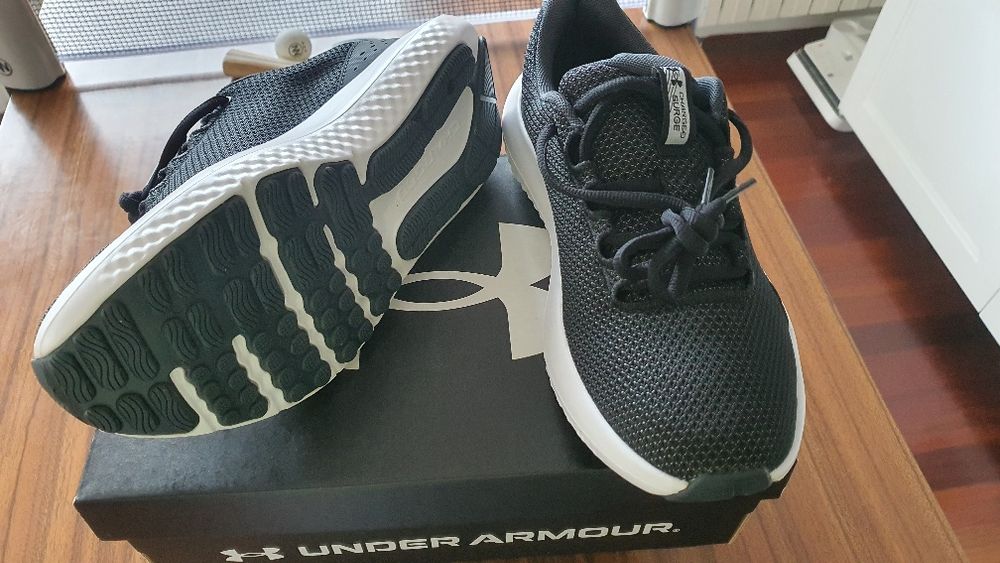 Sapatilhas Under Armour, novas na caixa a estrear, 38,5