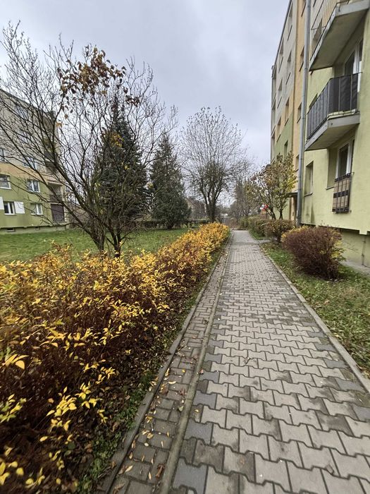 Jasna kawalerka z balkonem – Zgierz, ul. Długa, cegła!