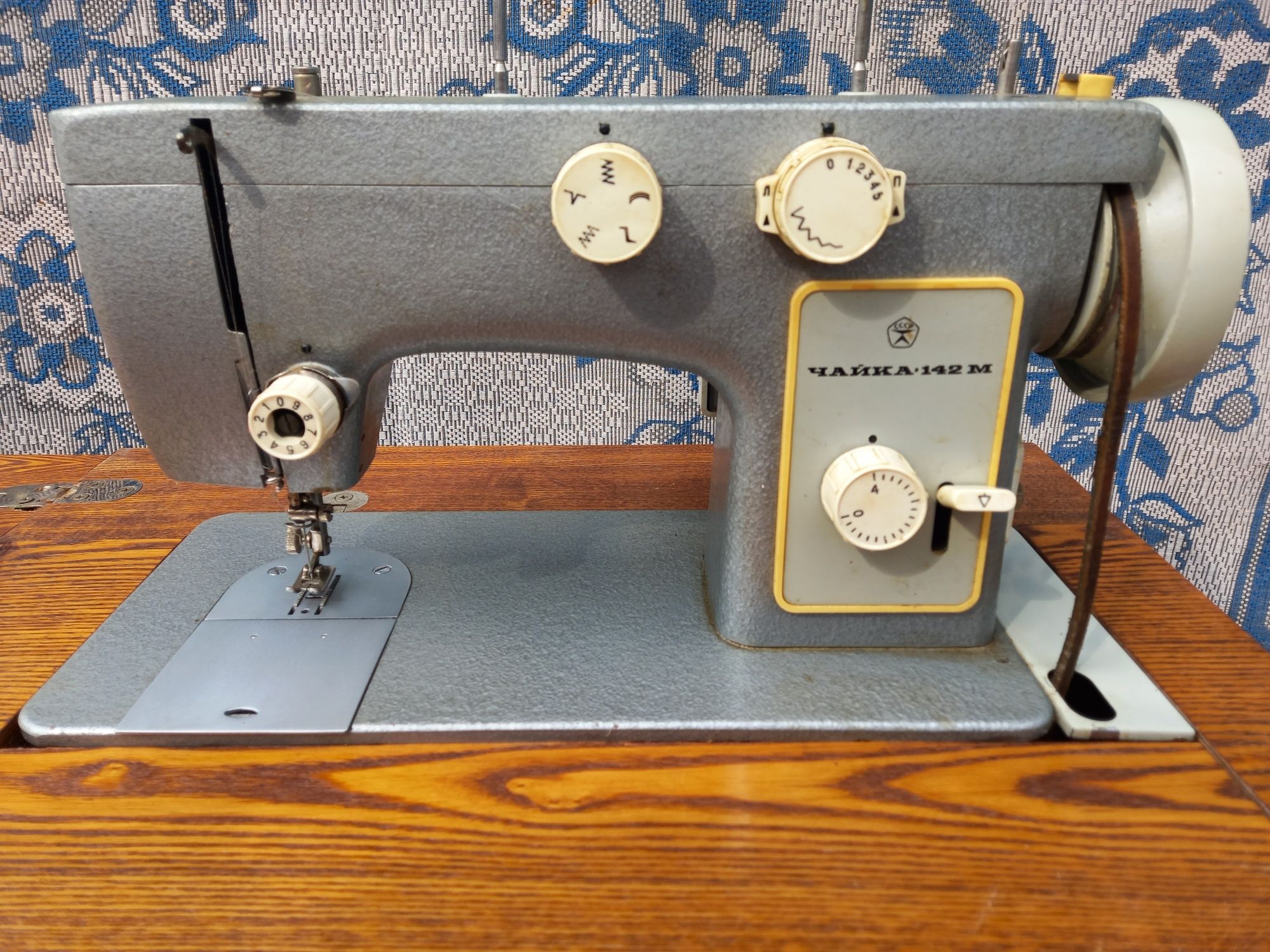 РАСПРОДАЖА! В рабочем состоянии Швейная машинка Tikka и Чайка 142м
