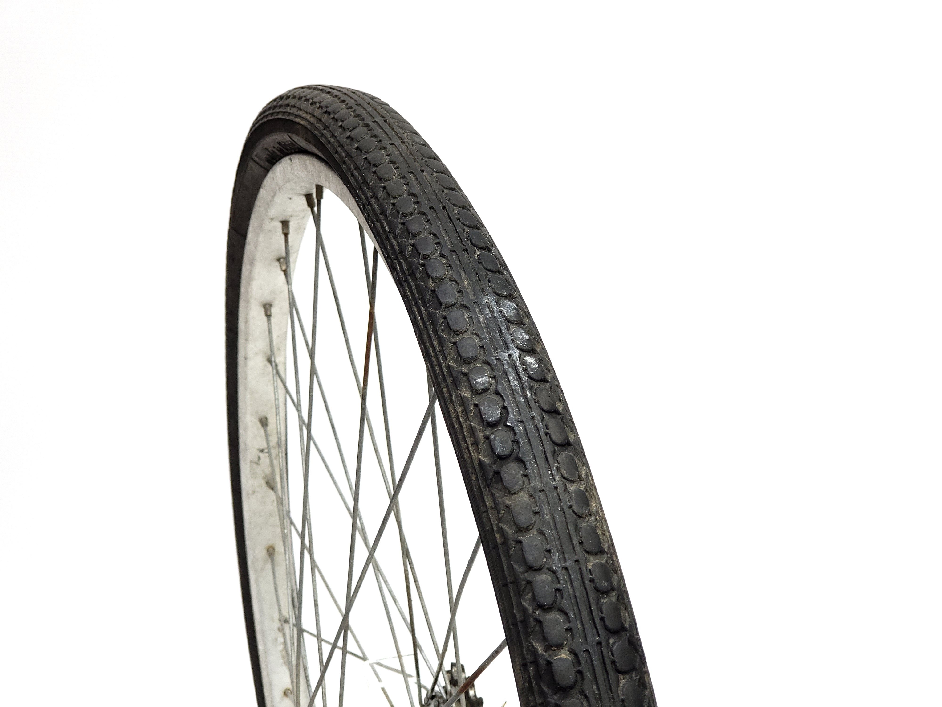Koło tylne radzieckie 24 x 1 1/4 cala opona 37-533, 1989 rok PRL