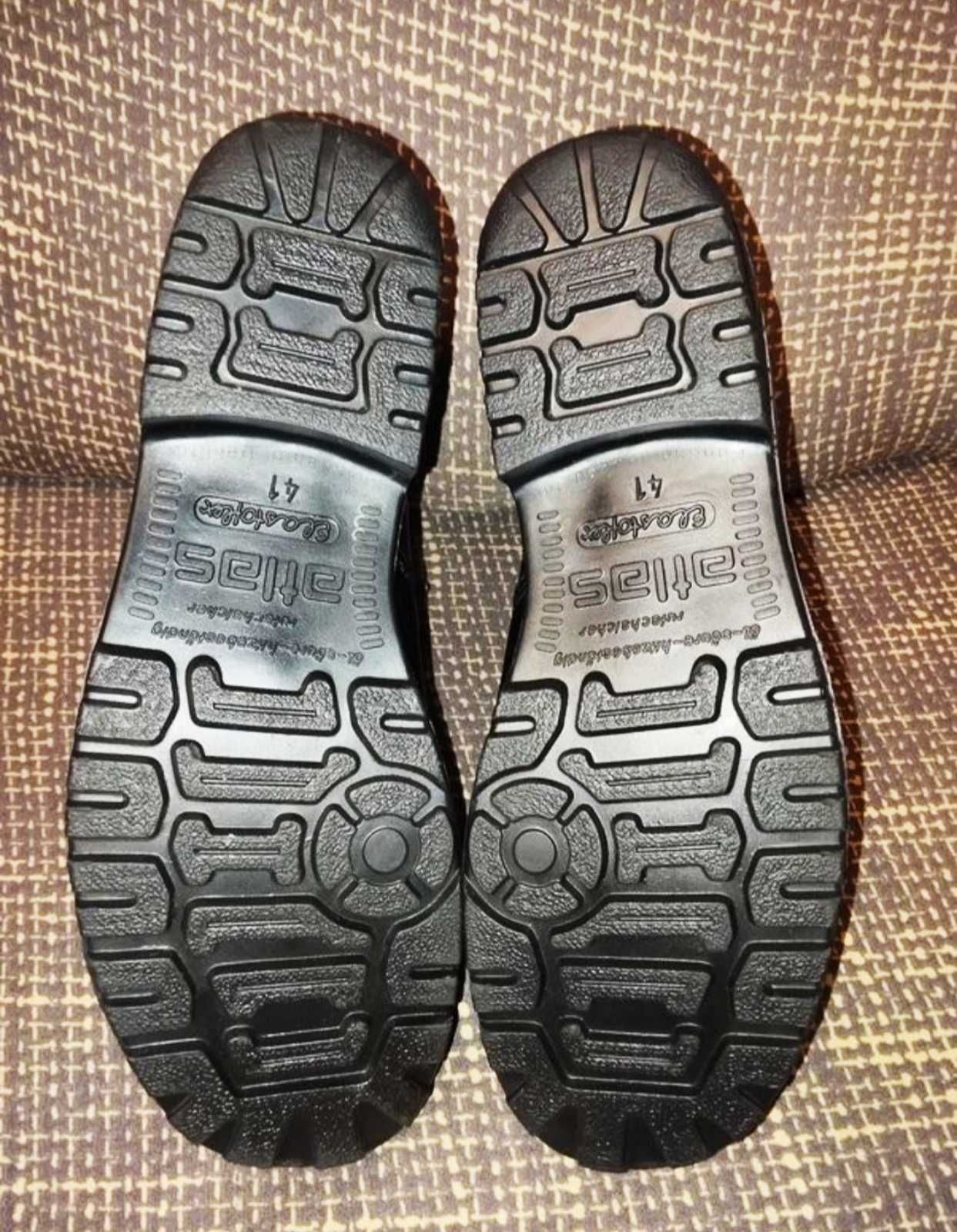 Шкіряні черевики німецького бренду Atlas.