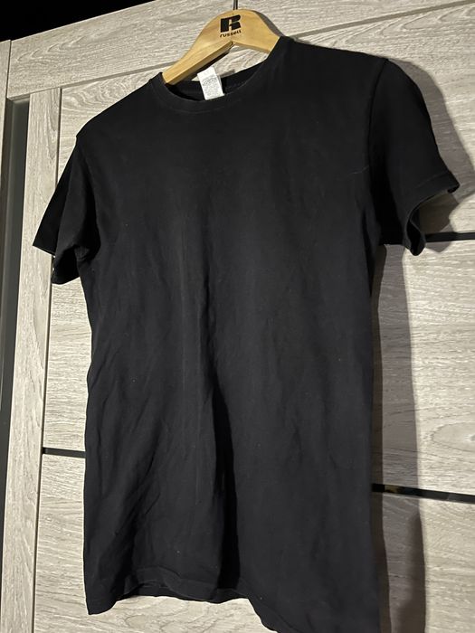 Футболки різних кольорів