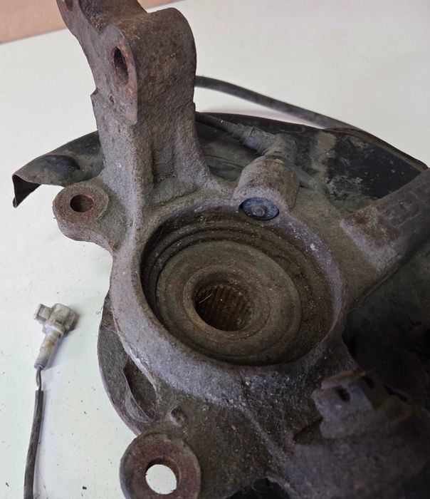 Zwrotnica piasta prawy przód Toyota Celica VII 1.8 VVTi