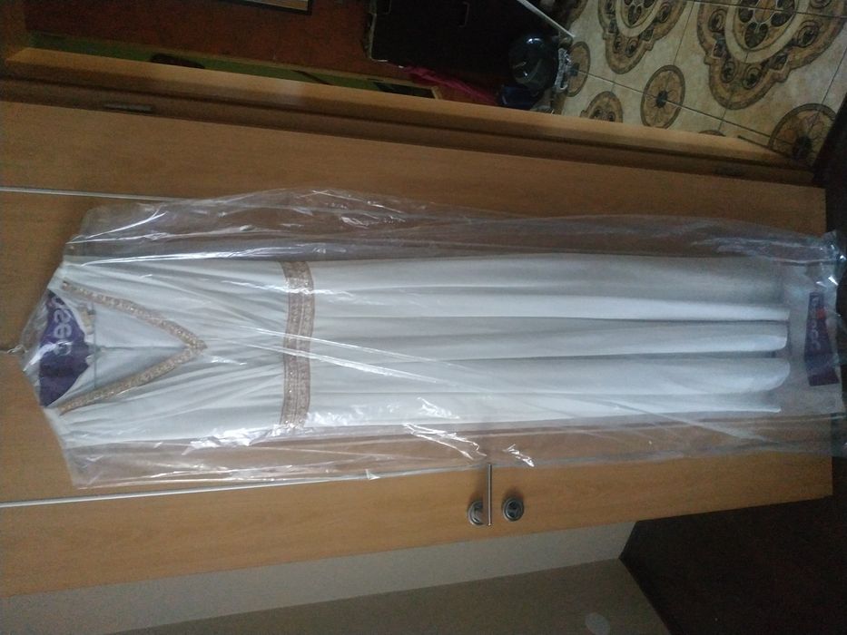 Prosta suknia ślubna - rozm 40-42 dla wysokiej