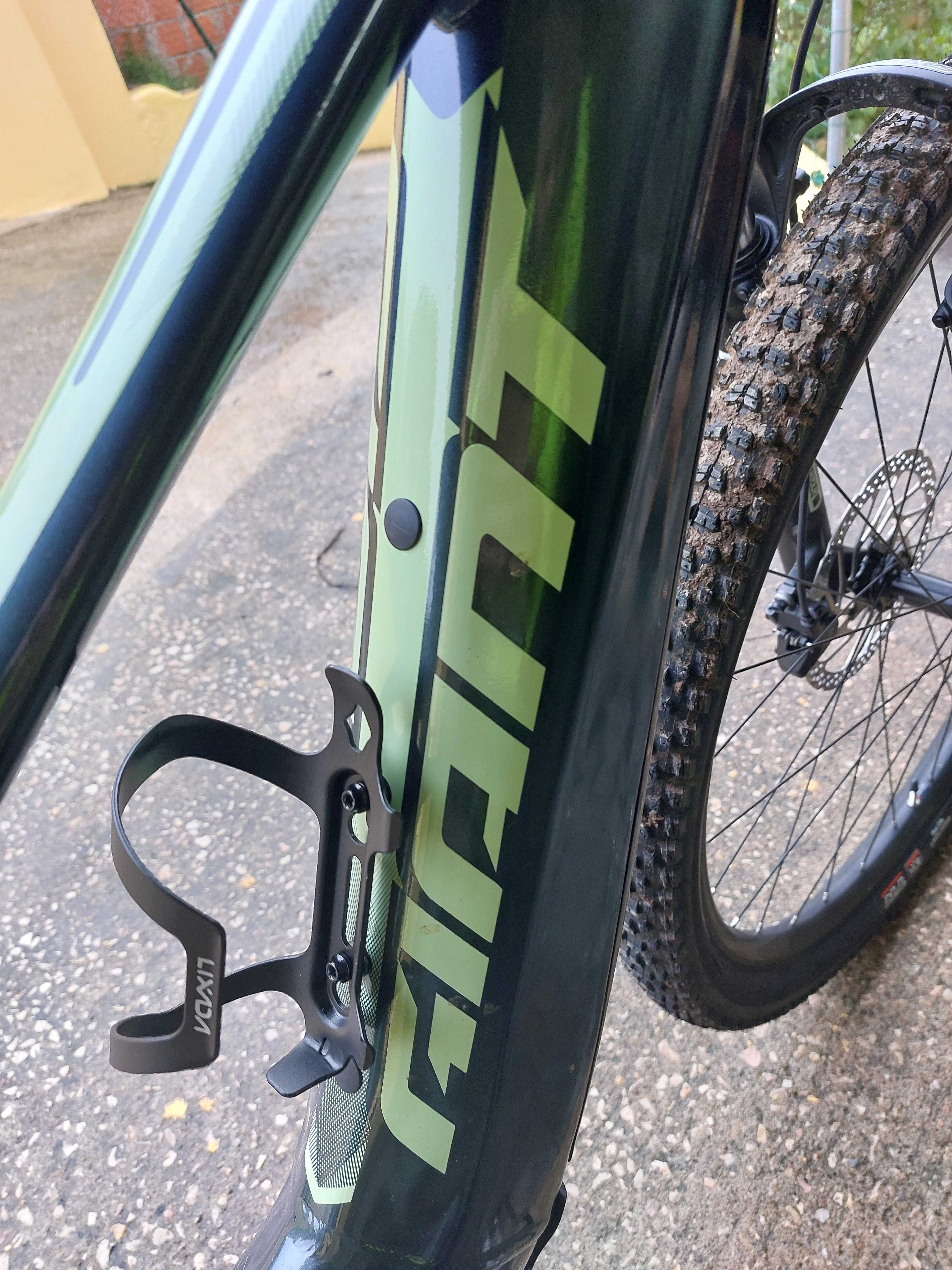 Bicicleta de btt, marca Giant, modelo fathom, tamanho s