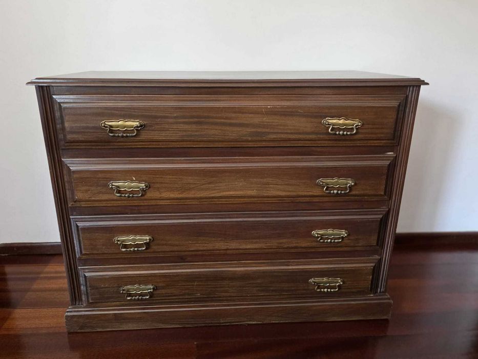 Mobília de Quarto Casal Pinho (Cama, Cómoda, Mesas Cabeceiras)