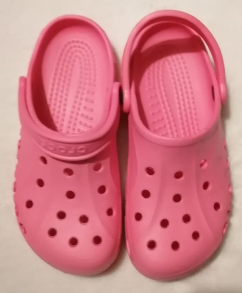 Criança - sandálias e Crocs vários tamanhos e preços