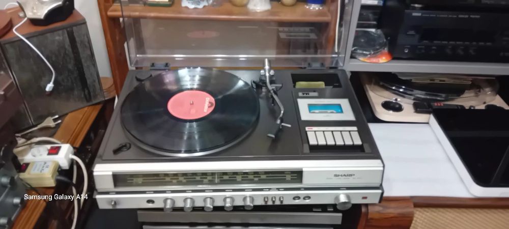 Rádio cassetes gira discos SHARP