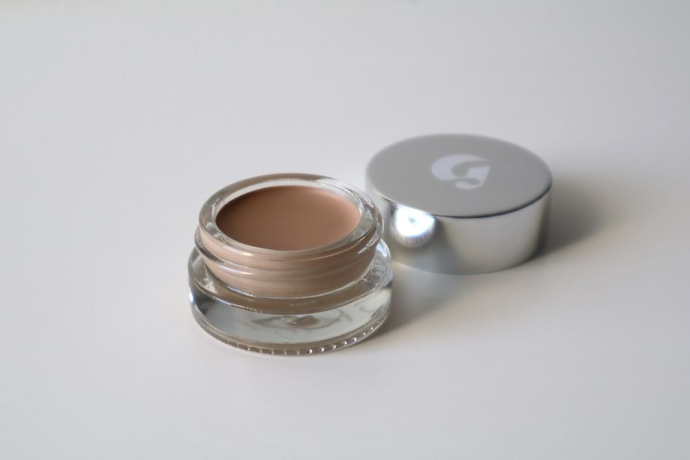 Corretor Glossier Stretch Concealer Claro-Neutro (NOVO)
