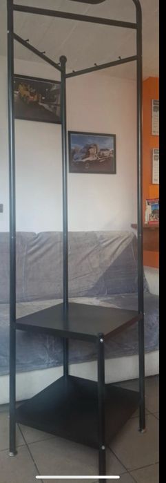 Narożny wieszak na ubrania