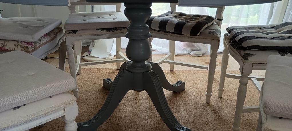 Conjunto mesa extensível e 6 cadeiras estofadas